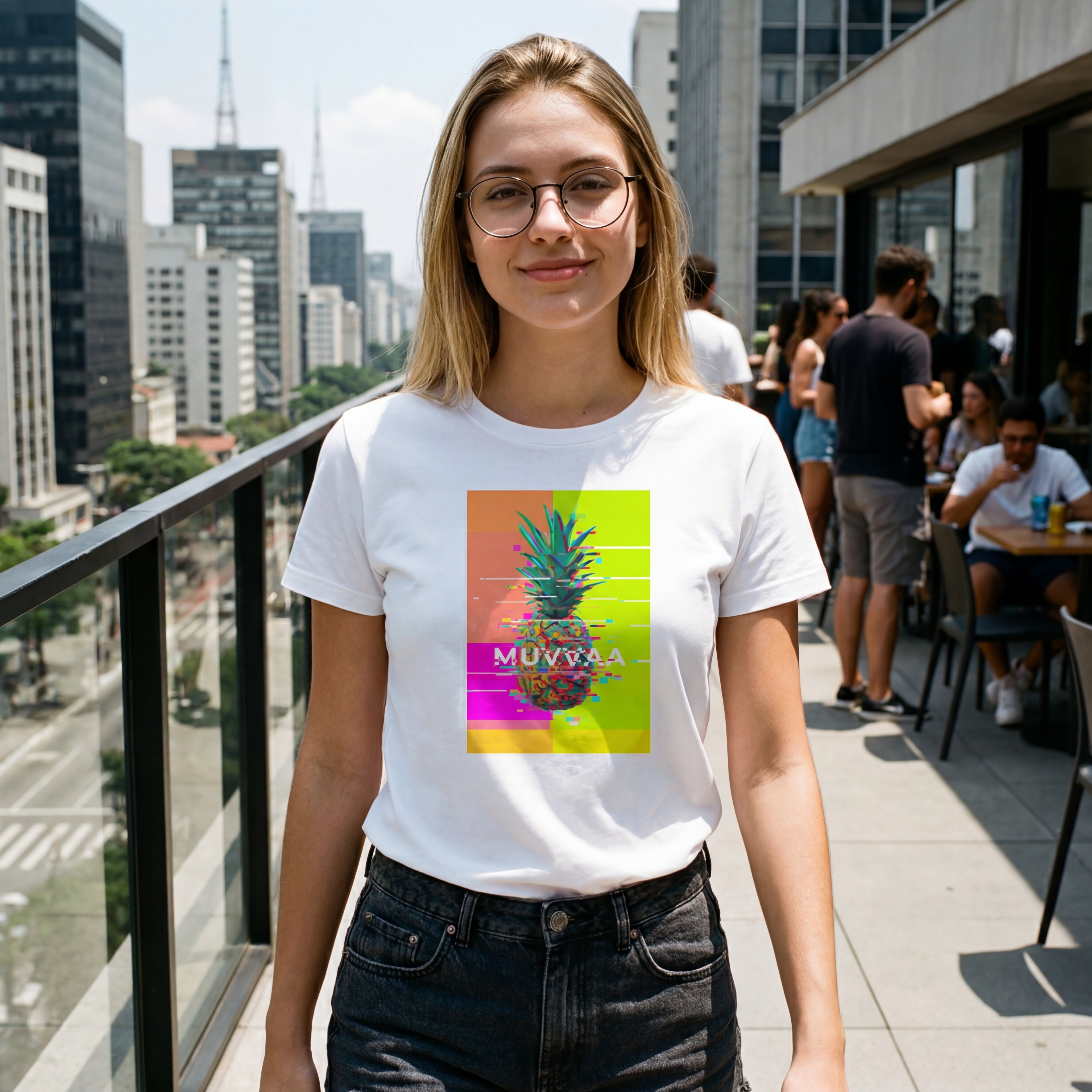 Camiseta Estampada Premium Glitched Pineapple